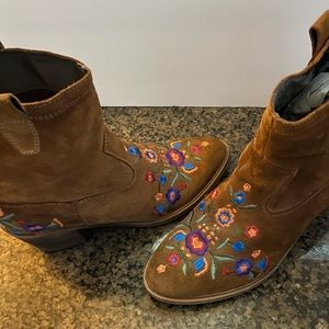 Aldo Women Emboried Flower Boots  booties
